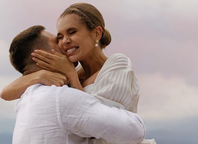 Саша Бо розсекретила стать третьої дитини на гендерній вечірці у Буковелі