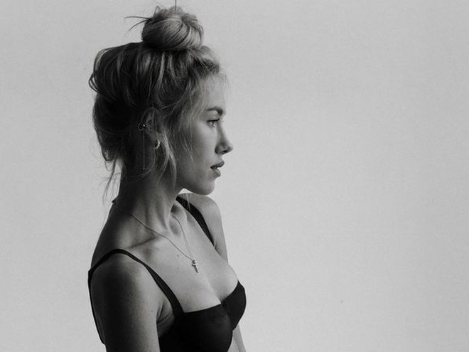 "Пристебніть паски безпеки": Квіткова виклала свою чорно-білу йогу