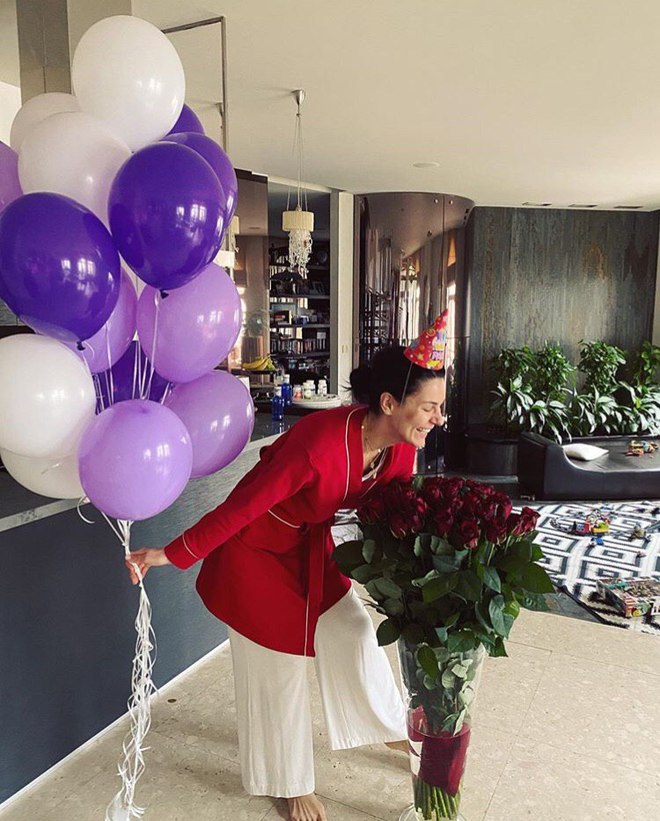 День рождения Маши Ефросининой: как поздравили муж и дети