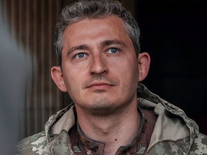 Майже близнюки: Коля Сєрга вразив схожістю з братом-військовим