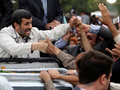 Замах на Ахмадінежада