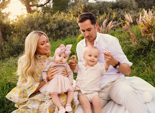 Подвійне свято: Періс Гілтон відсвяткувала річницю весілля та день народження доньки