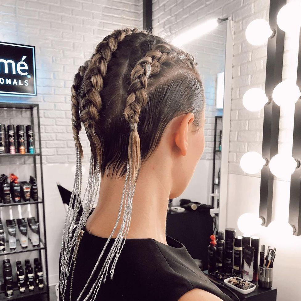 Легкое плетение — прическа на Новый год 2021