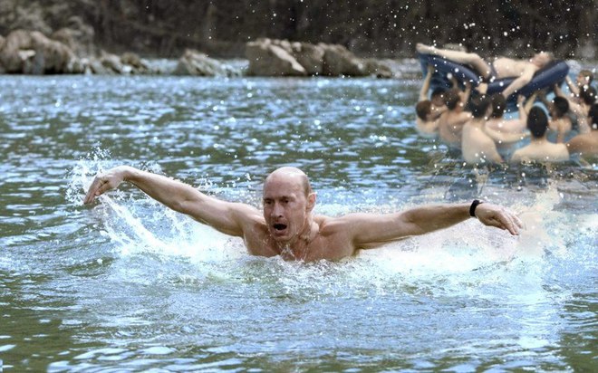 Жириновский устроил заплыв в бассейне с молодыми