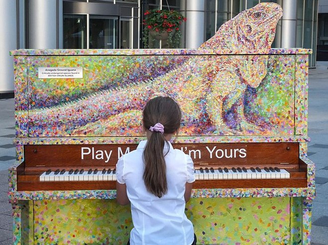 “Play Me, I'm Yours”: британский проект, который объединяет людей по всему миру