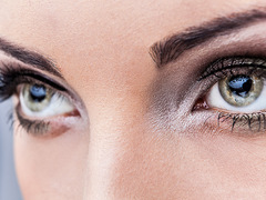 Як зробити брови красивими самостійно?