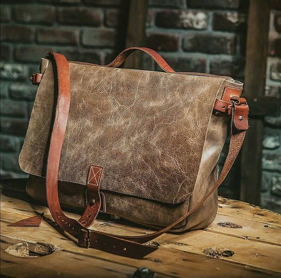 Модные мужские сумки в офис: ТОП-7 вариантов