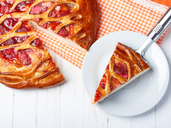 Полуничний пиріг