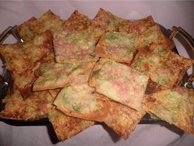 Чипсы из лаваша с сыром и ветчиной Чипсы из лаваша с сыром и ветчиной