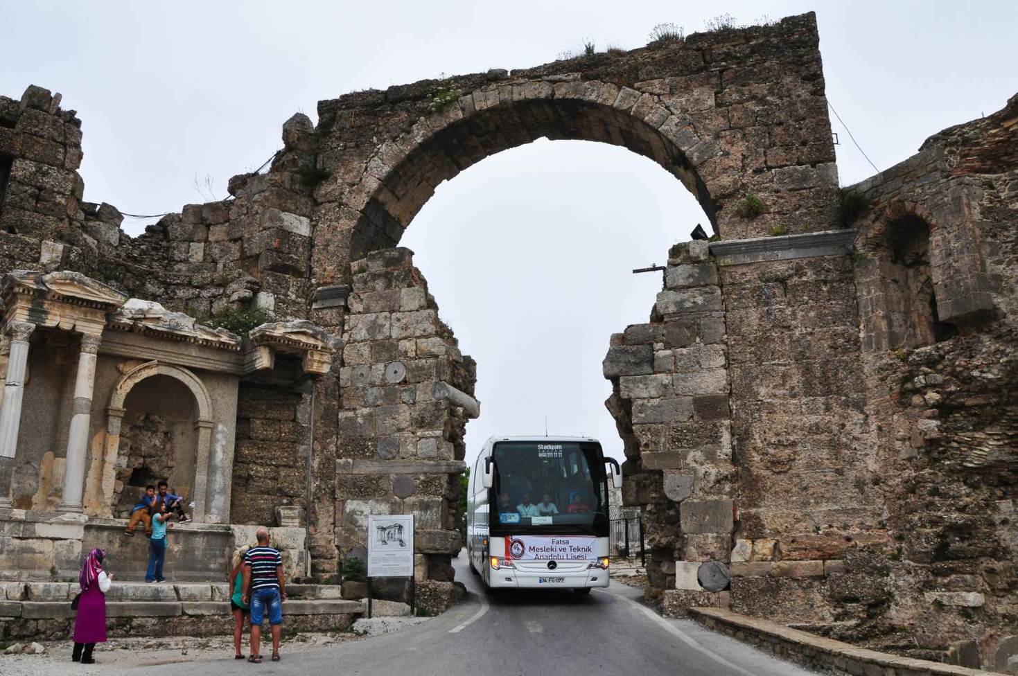 Многоликая Турция: старые улицы Анталии, Дюденский водопад и античный Сиде