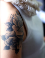 тату на жіночому тілі