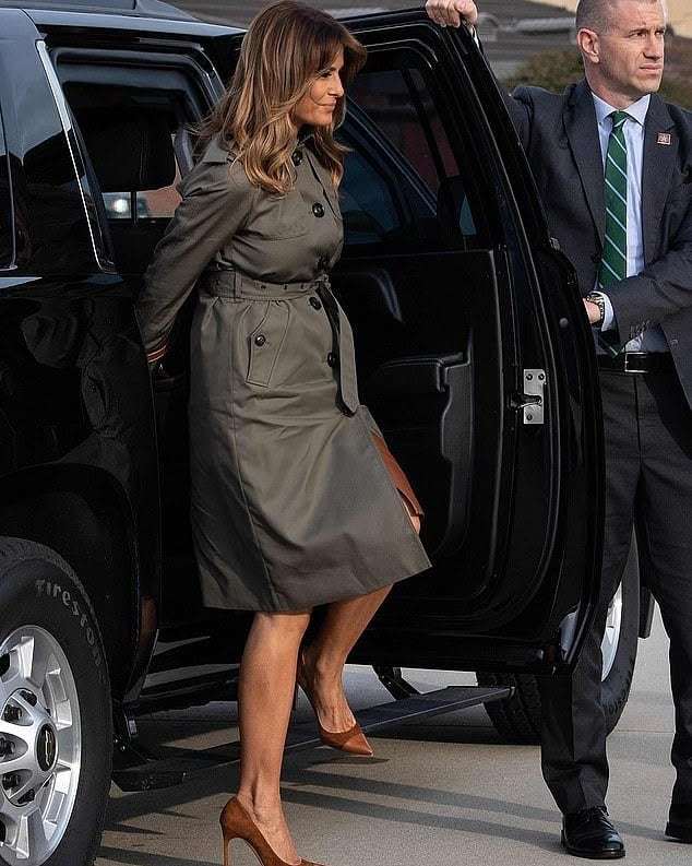 Мелания Трамп в плаще Coach