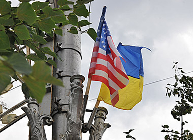 Флаги Украины и США