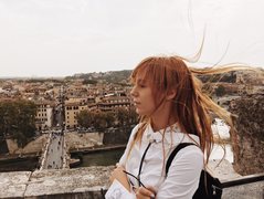 Что в гардеробе у знаменитости: 4 важных вещи Светланы Тарабаровой