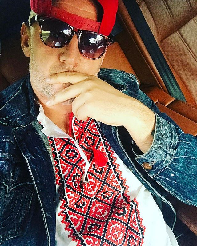 знаменитості в вишиванках