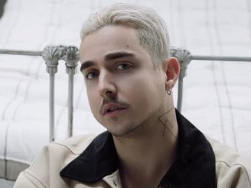 Відомий український співак заявив, що його переслідував депутат