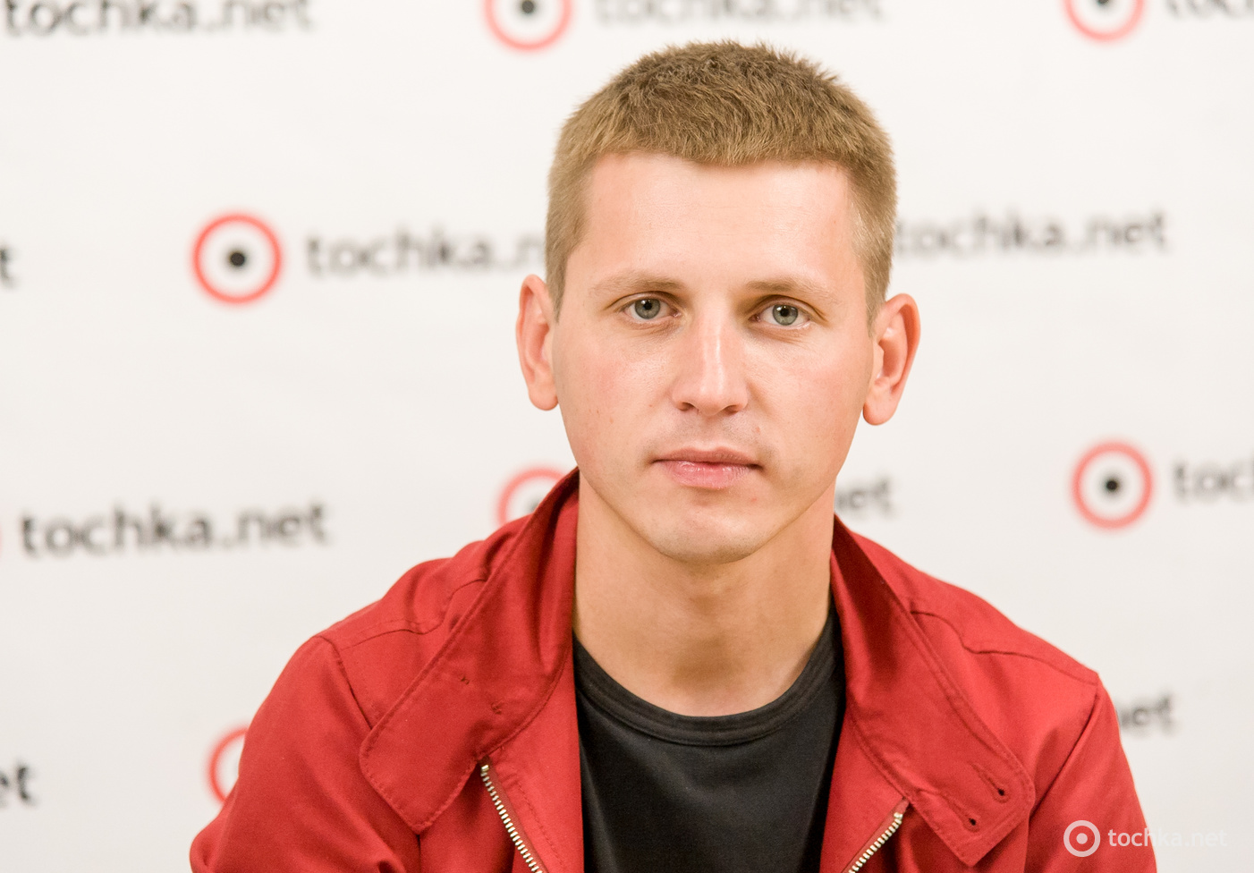 Brunettes Shoot Blondes