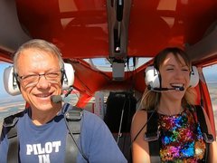 Леся Никитюк села за штурвал самолета