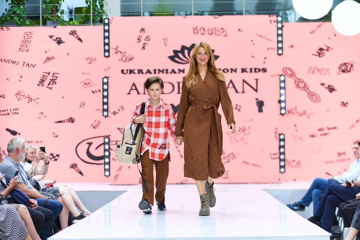 Показ коллекции YES by Andre TAN