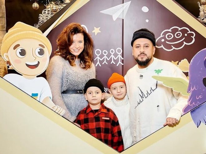 У Монатіка народилась третя дитина: перше фото співака з немовлям