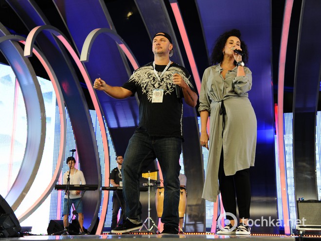 Настя Каменских в халате