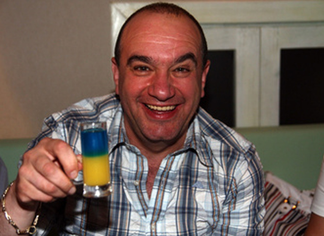 Звезд поили коктейлями и катали на лимузинах