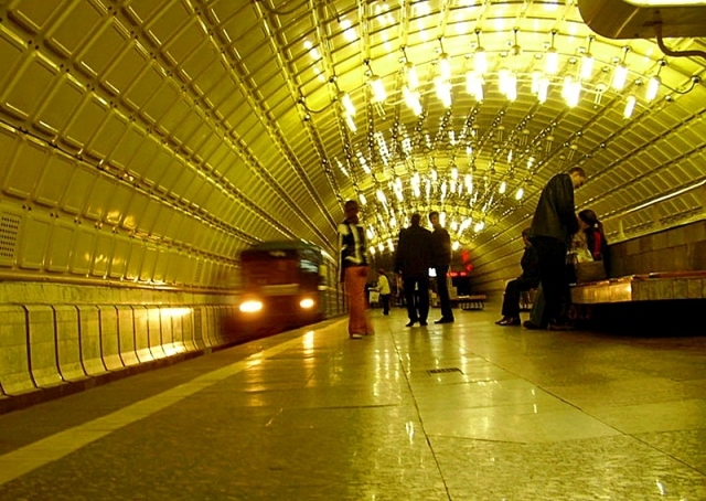 Дніпропетровськ. Станція метро "Металургів"