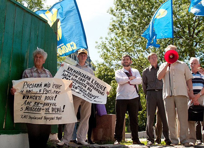 Пікет Десятинної церкви