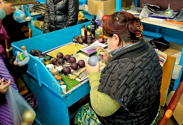 Экскурсия на завод елочных игрушек: где рождается Новый год - Tochka.net