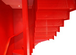 Подвесная красная лестница