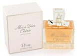 Miss Dior гуляє по Парижу Miss Dior гуляє по Парижу