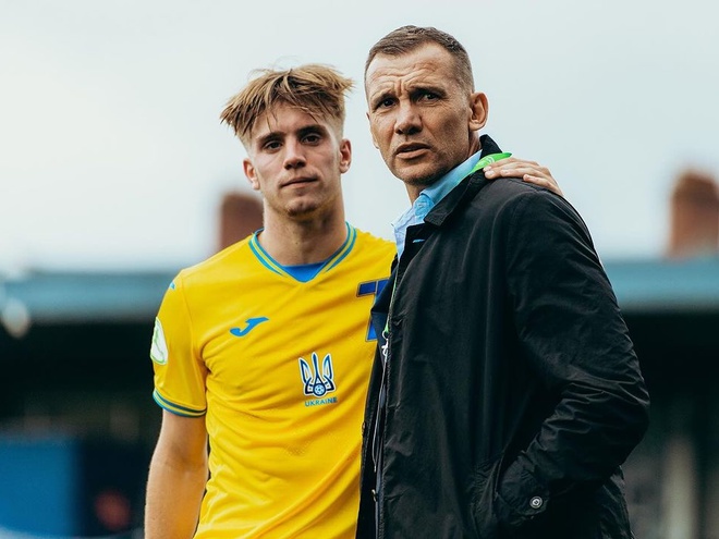 «Це особливий день»: Шевченко з дружиною привітали сина з повноліттям