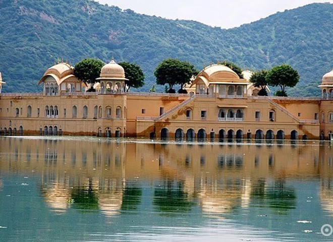 Джал Махал - дворец на воде