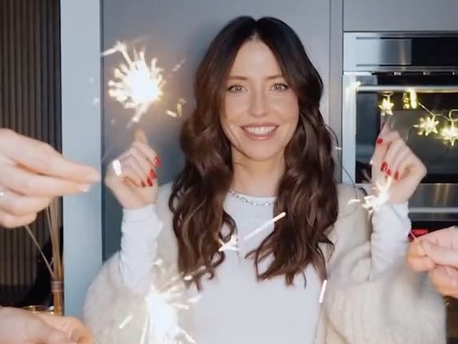 Дорофєєва похизувалася фігурою в міні у своє 36-річчя