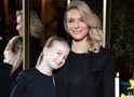 Дочка Узєлкова отримала особливий подарунок від волонтерки на згадку про покійного батька