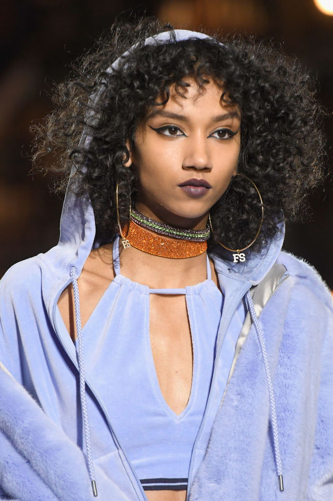 Вечірні зачіски 2017: дрібно накручене волосся