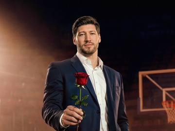 Холостяк-15: Кравцов розповів, яку пару собі шукає, і подарував троянду