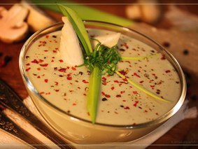 Картофельный суп-пюре с грибами и сыром. Картофельный суп-пюре с грибами и сыром.