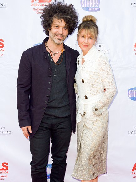 Рене Зеллвегер на показе Miu Miu в рамках Недели моды в Париже