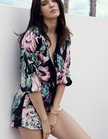 Кендалл і Кайлі Дженнер представили колекцію одягу для Topshop