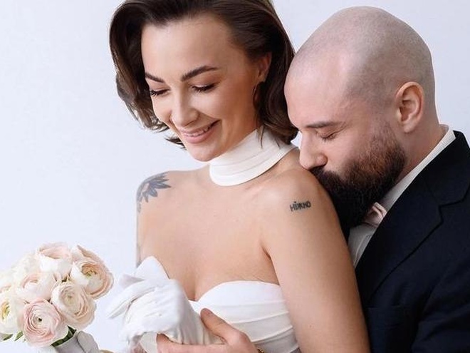 «Пишаюся своєю жінкою»: Розовий після поранення на фронті подякував дружині за підтримку