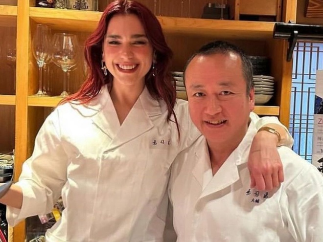 "Мої ідеальні нігірі": Дуа Ліпа показала, як готує суші в Японії