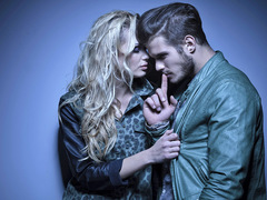 Как понять, что ты нравишься парню? Верные приметы