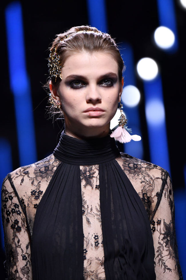 Лучшие бьюти-образы с показов на Неделе моды в Париже