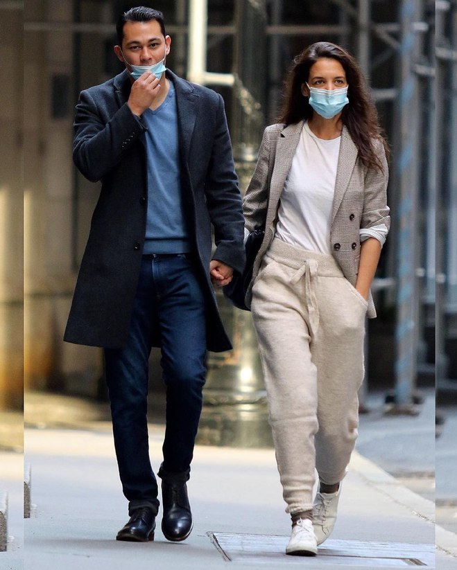 Кеті Холмс на прогулянці з Еміліо Вітоло