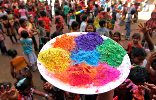 Яркий фестиваль красок Холи