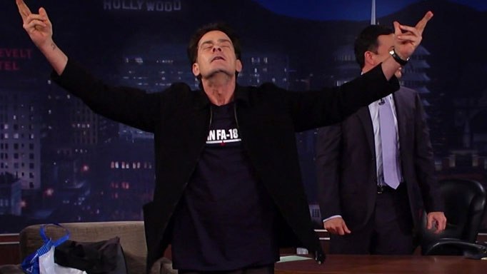 Чарлі Шин поцілував мужика 