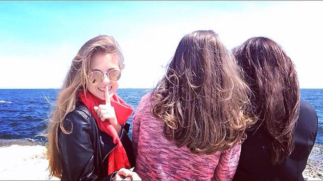 девушка, которая молчит