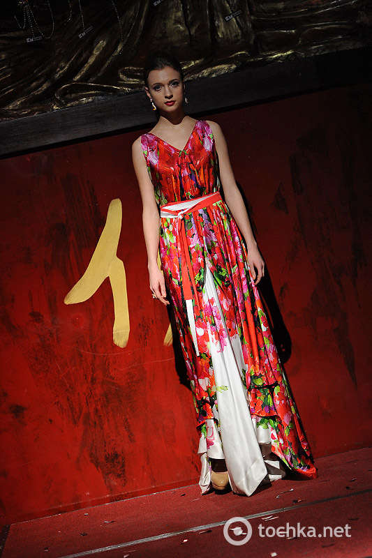 RED PARTY: показ