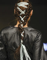 Бьюти-тренд осень 2016: корсет в волосах 